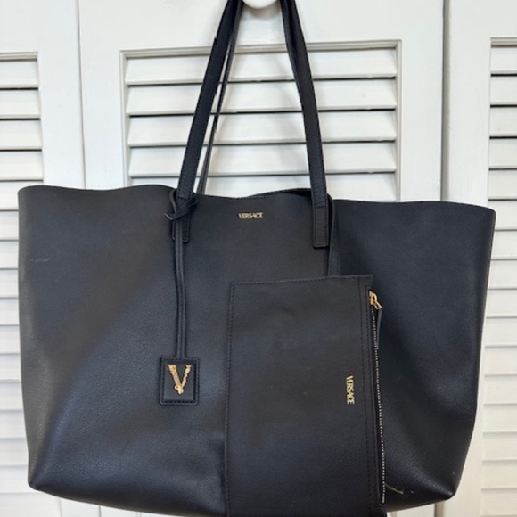 NWOT WOMEN'S VERSACE TOTE SHOULDER BAG WITH ADDITIONAL ATTACHED VERSACE  PURSE - Picture 2 of 16
